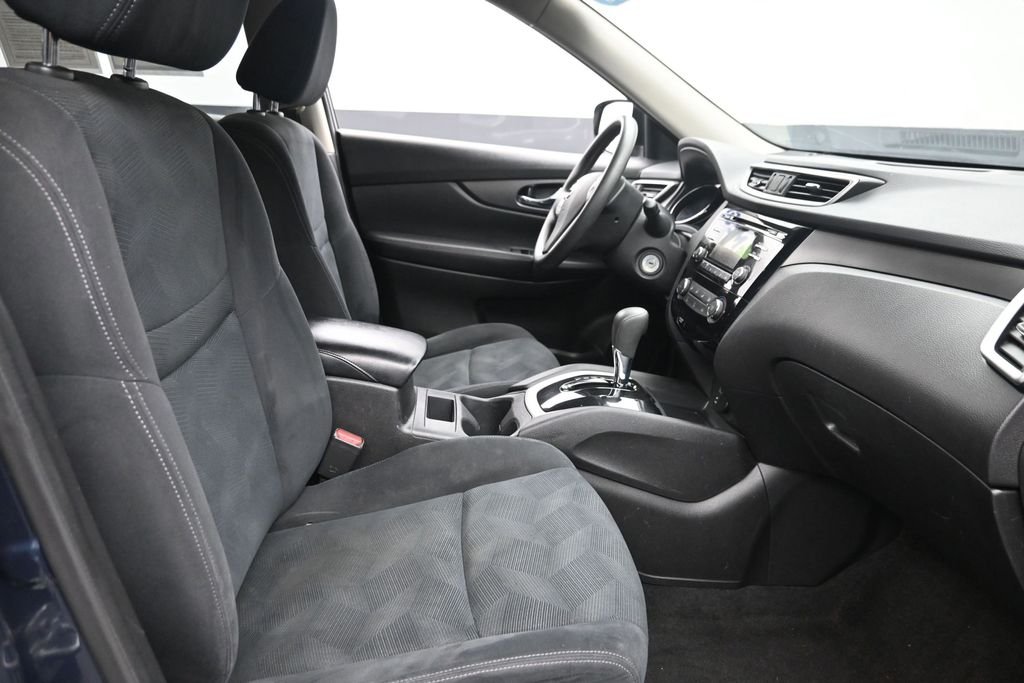 Used 2016 Blue Nissan S image 9