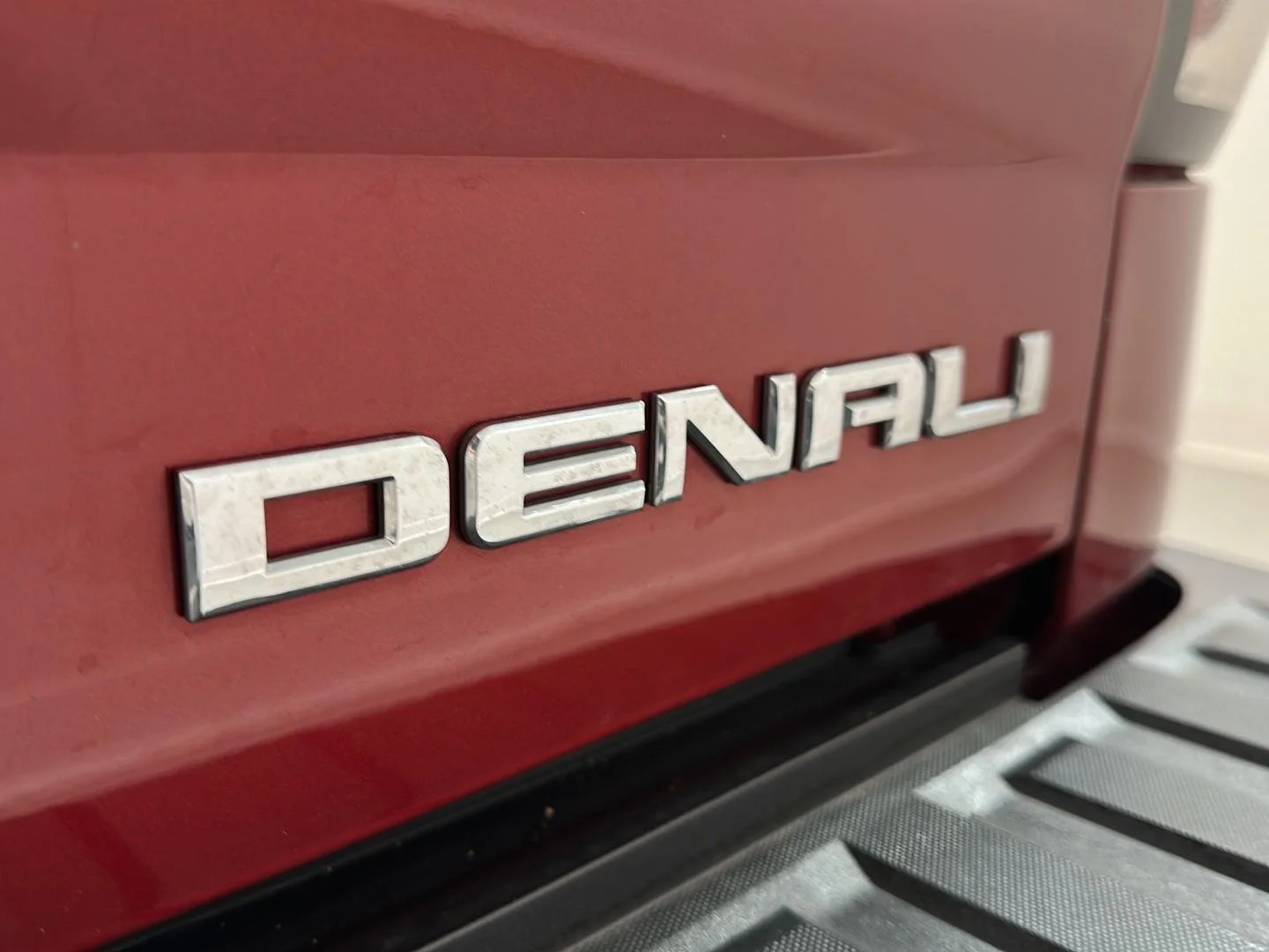 Used 2018 RED QUARTZ TINTCOAT GMC Denali image 31