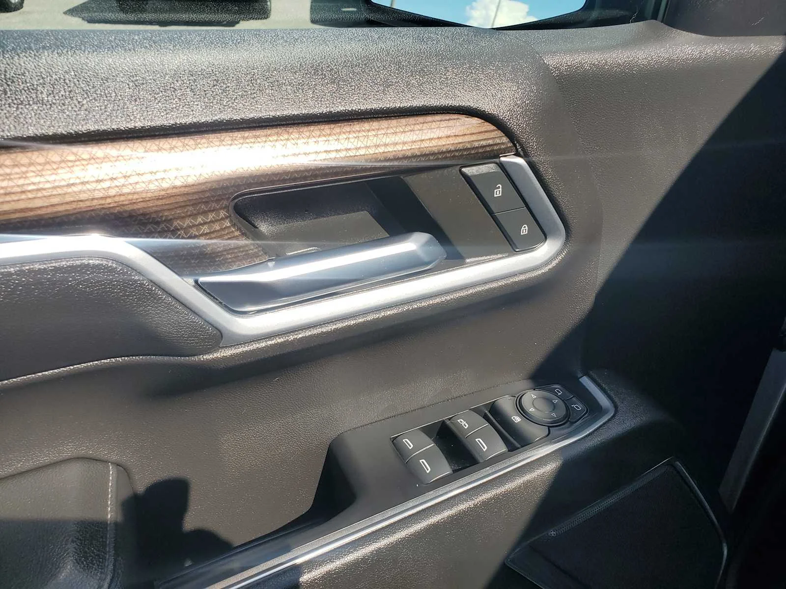 Used 2023 STERLING GRAY METALLIC Chevrolet LT image 22