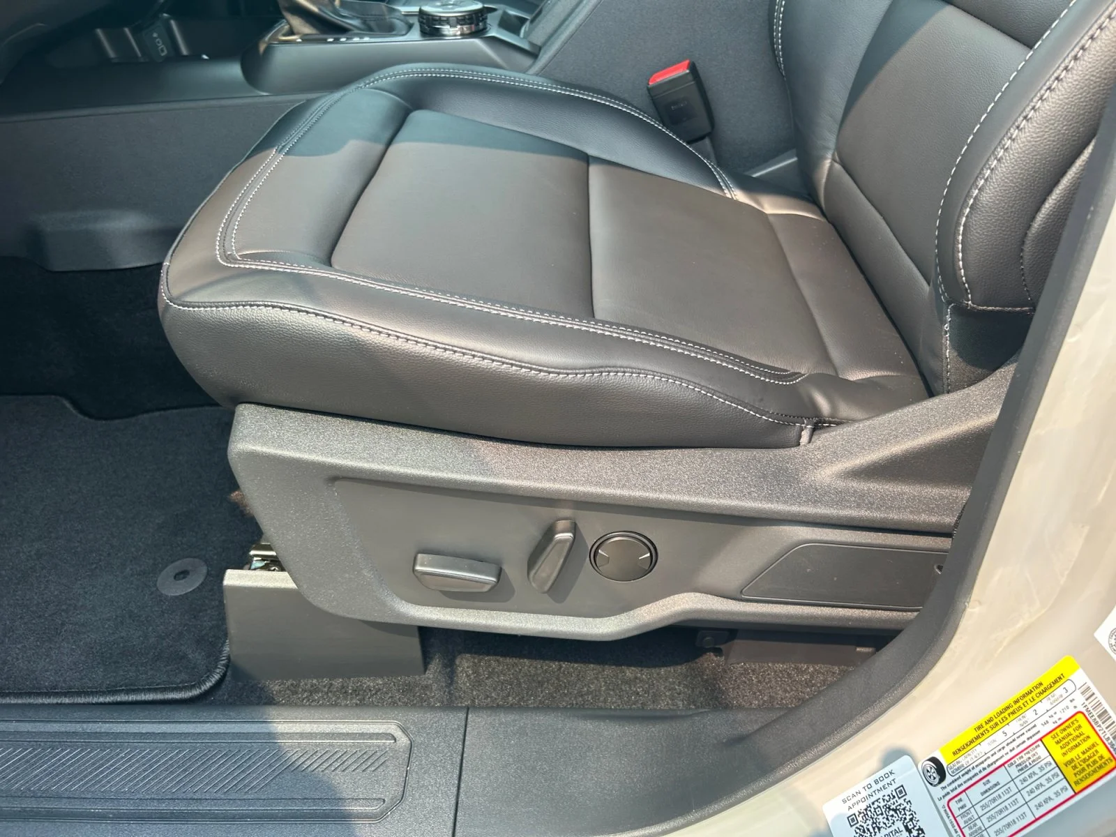 New 2026 Avalanche Grey Ford Outer Banks image 15