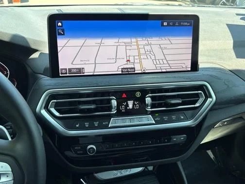 Used 2025 Gray BMW xDrive30i image 18