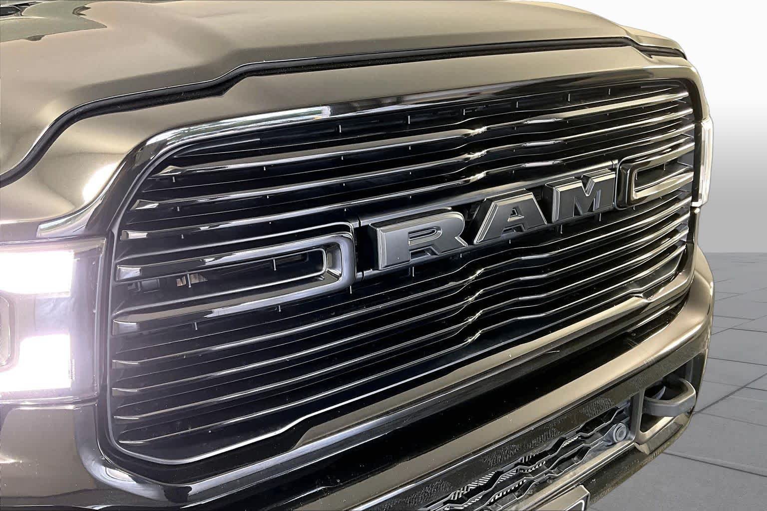 Used 2022 Diamond Black Crystal Pearlcoat Ram Laramie image 27