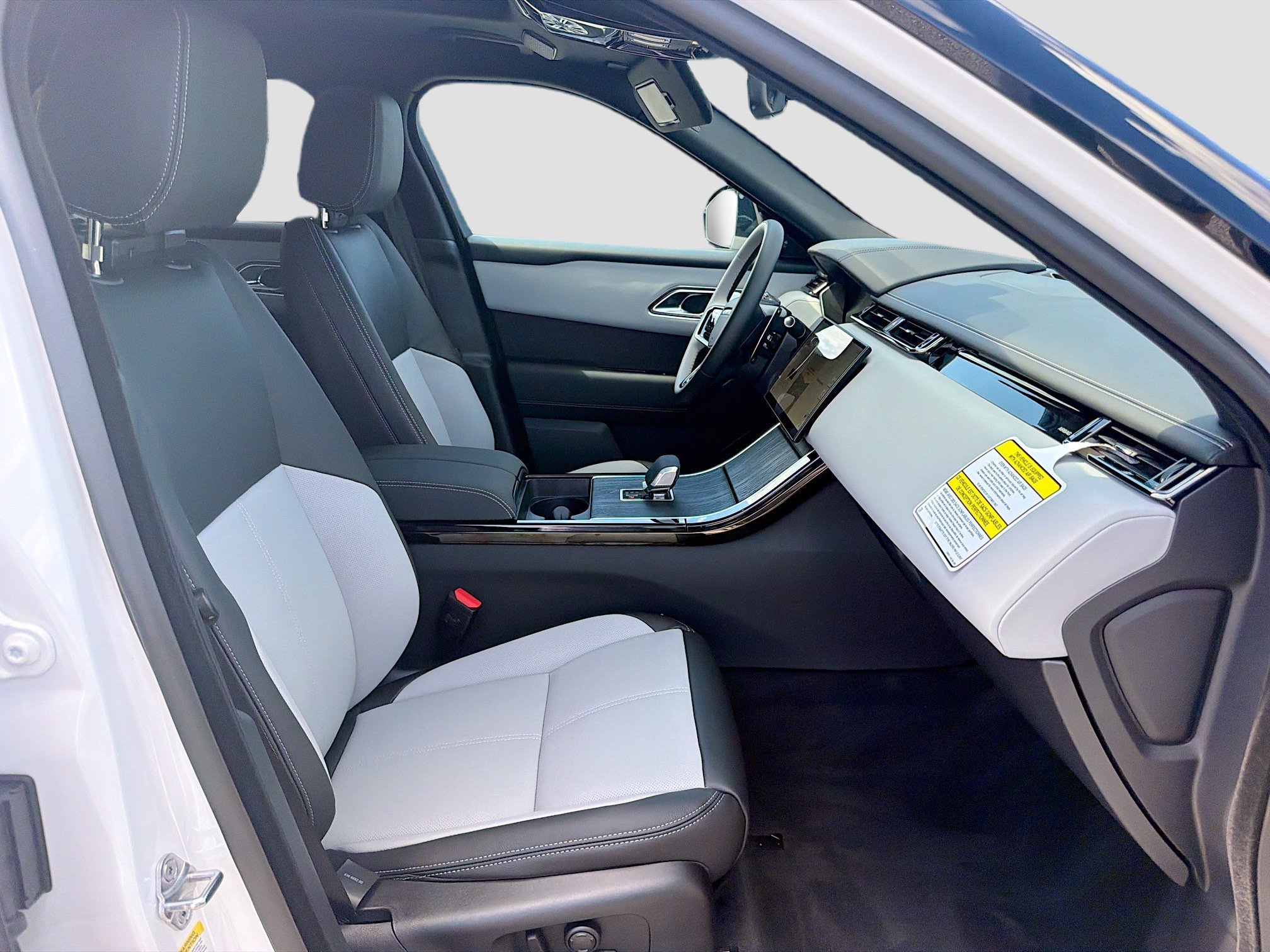 New 2026 Ostuni Pearl White Land Rover Belgravia Edition image 15