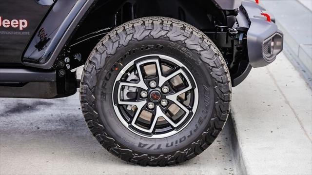 New 2026 Black Clear-Coat Exterior Paint Jeep Rubicon image 11