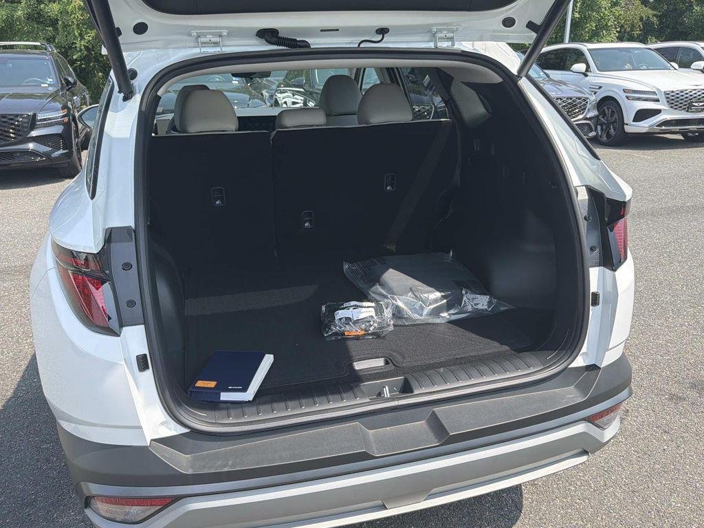 New 2026 White Hyundai SEL Plus AWD image 28