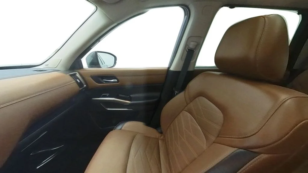 Certified Used 2023 Gray Nissan Platinum image 28