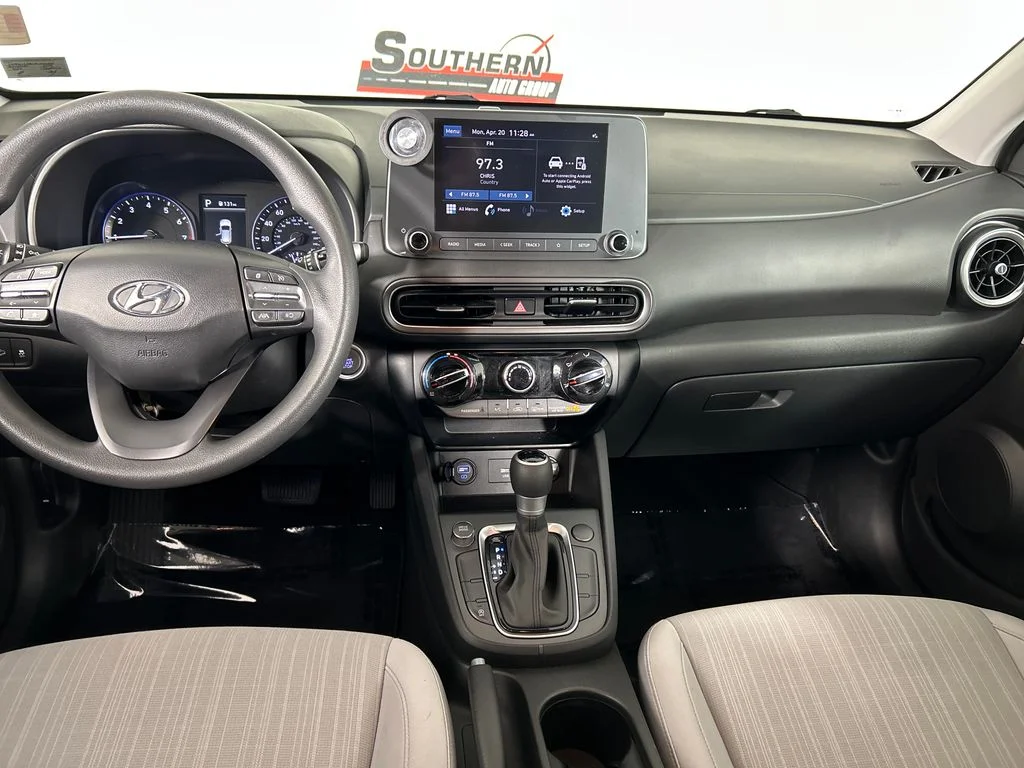 Used 2023 Green Hyundai SEL image 18