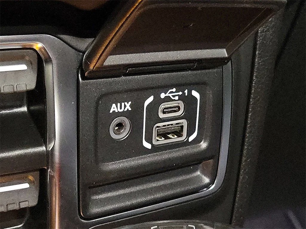 2025 Jeep Wrangler 4-Door Sahara - Photo 11