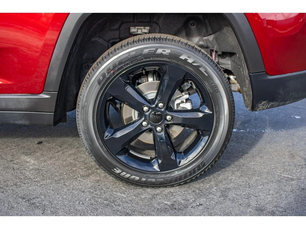 New 2025 Velvet Red Pearlcoat Jeep Altitude X image 8