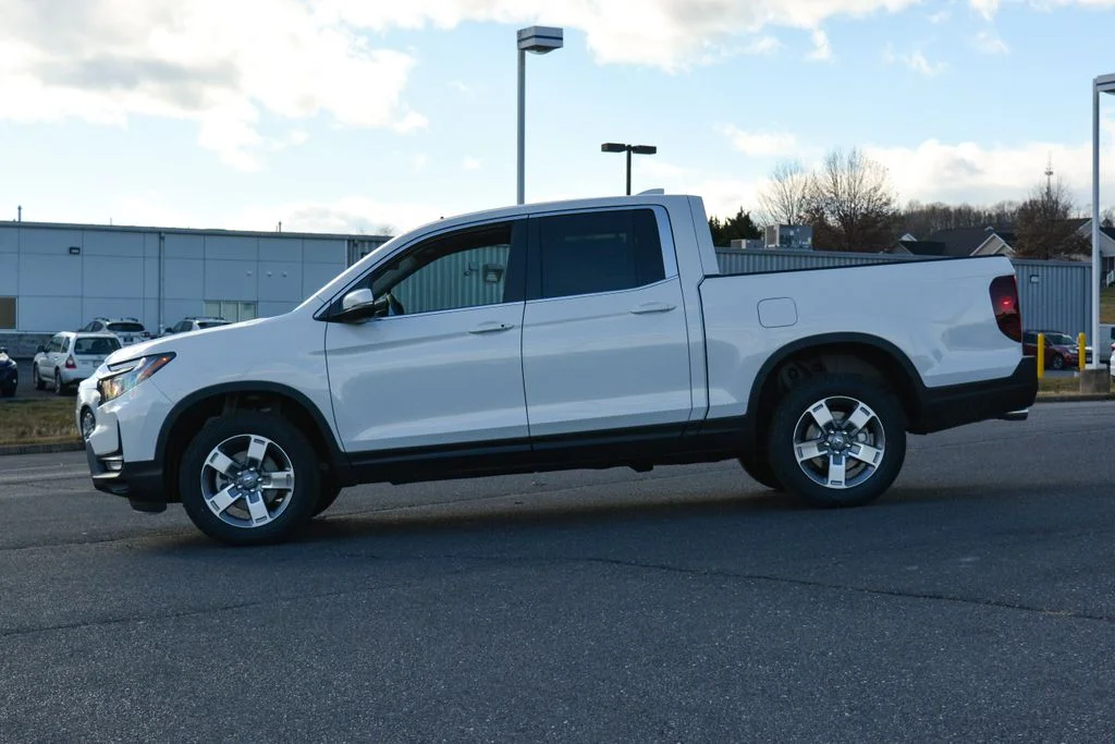New 2026 Platinum White Pearl Honda RTL image 3