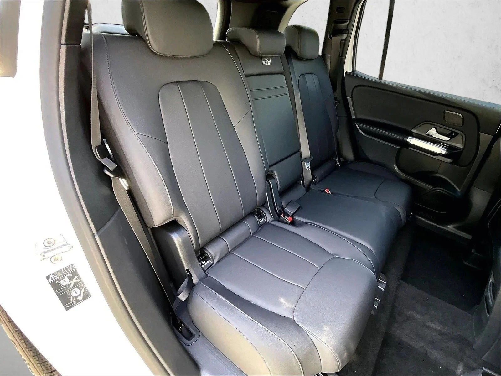 Used 2026 Polar White Mercedes-Benz GLB 250 image 29