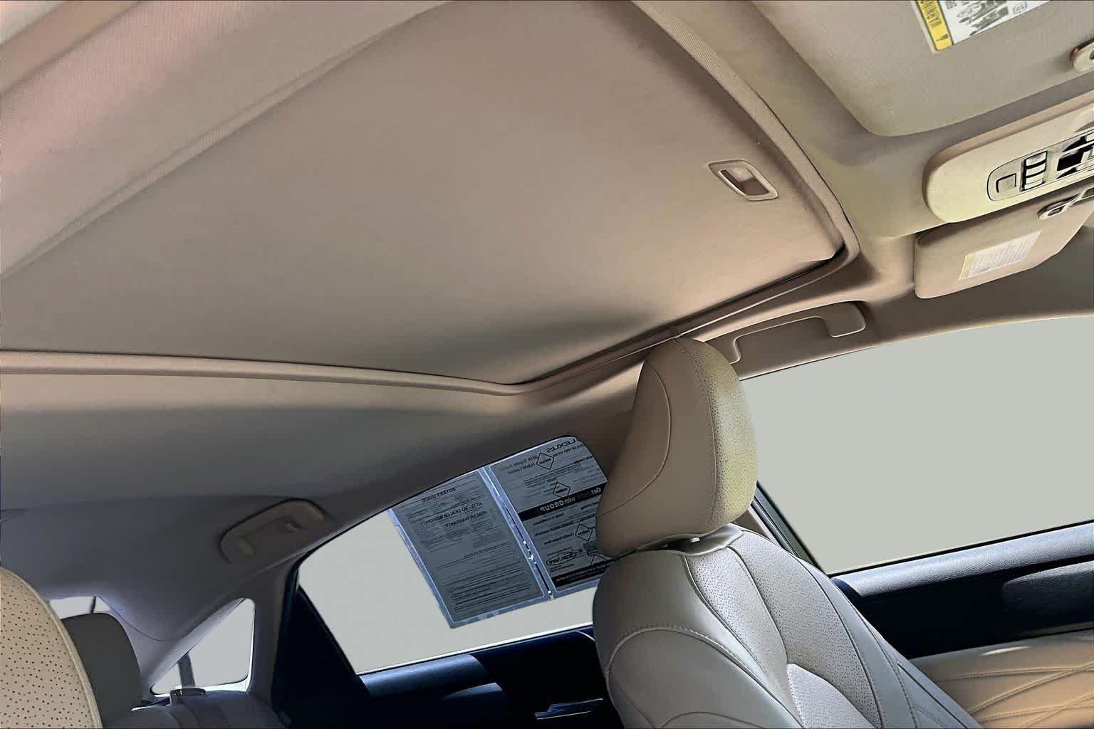 Used 2019 Wind Chill Pearl Toyota Hybrid Limited image 14