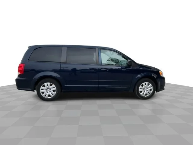 Used 2015 True Blue Pearlcoat Dodge SE image 9