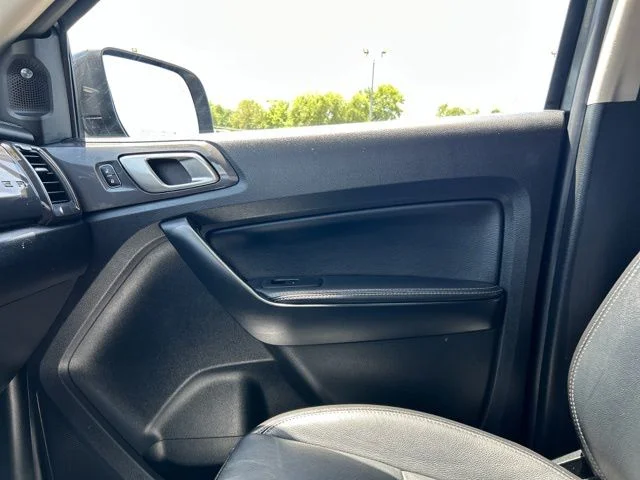 Used 2019 Magnetic Ford Lariat image 40