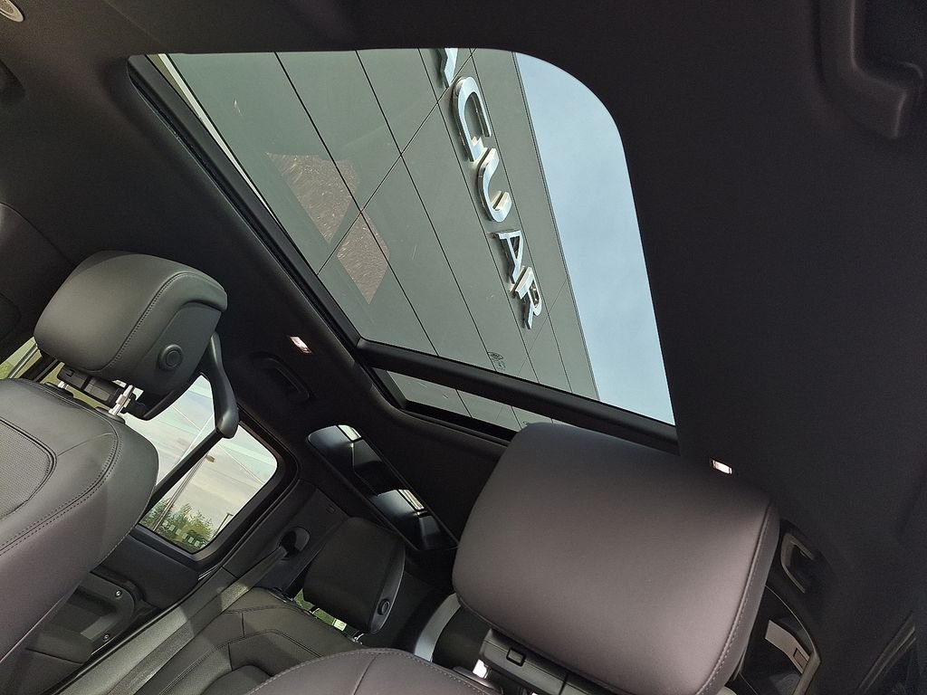 New 2026 Carpathian Grey Land Rover X-Dynamic SE image 10
