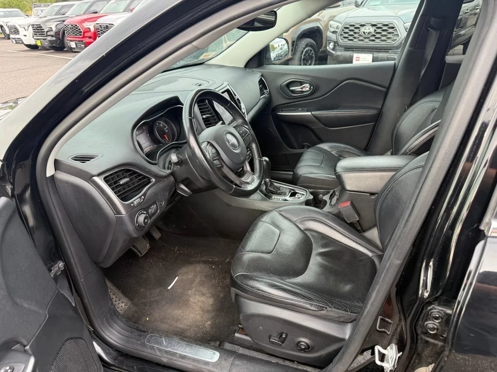 Used 2019 Blk Jeep Limited image 4