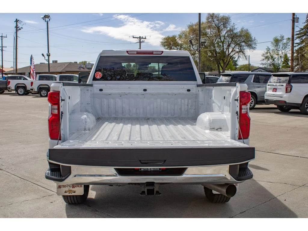 Used 2025 SUMMIT WHITE Chevrolet LT image 11