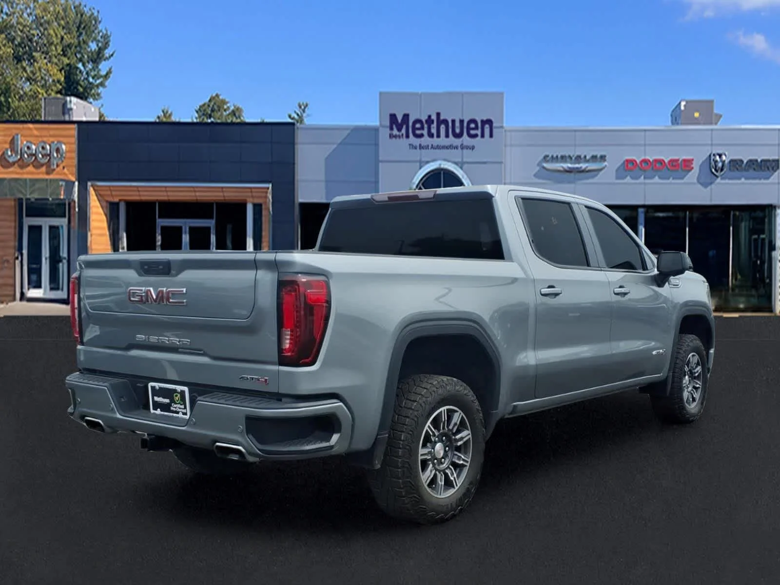 Used 2025 Sterling Metallic GMC AT4 image 4