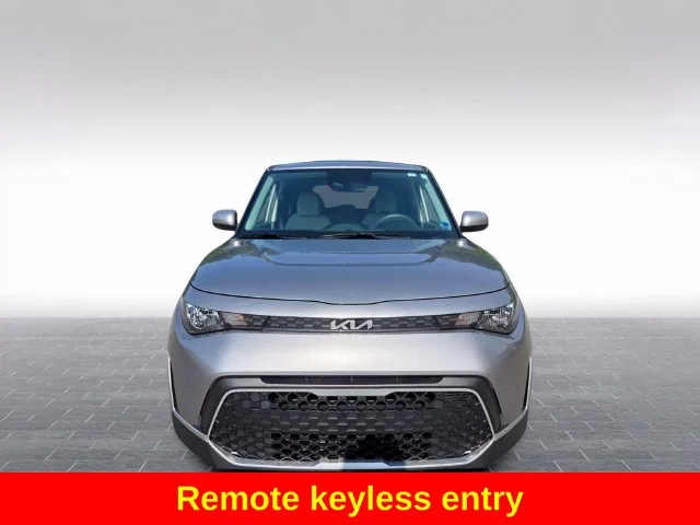 Used 2025 Silver Kia  image 2