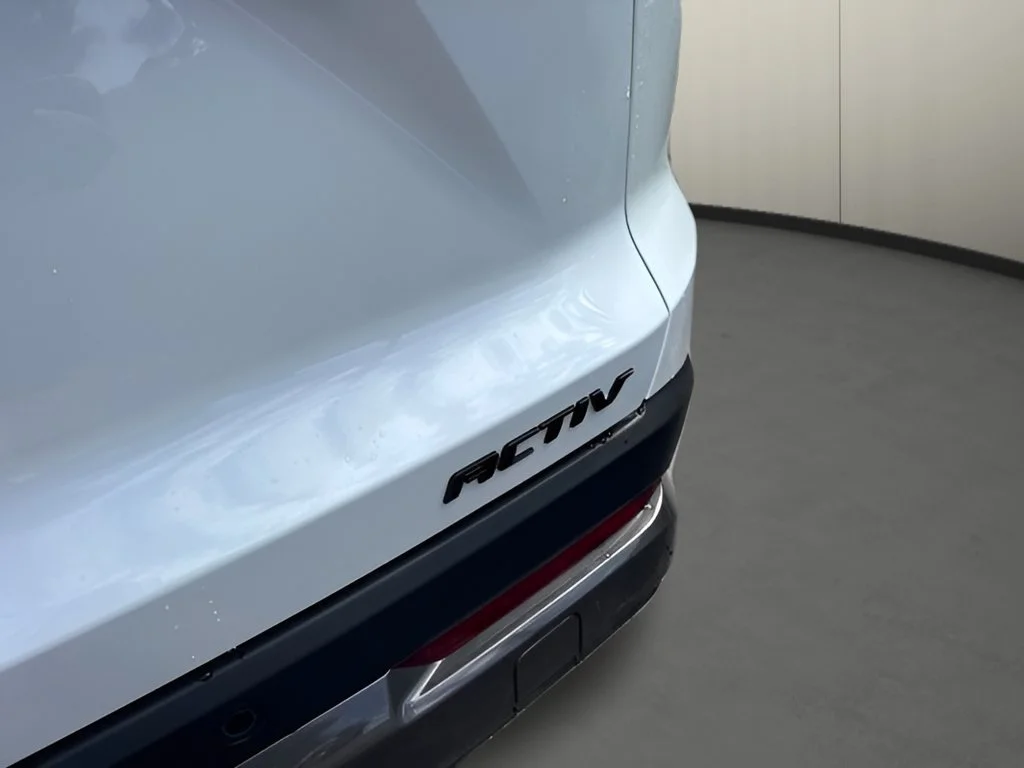 New 2027 Polar White Tricoat Chevrolet ACTIV image 31