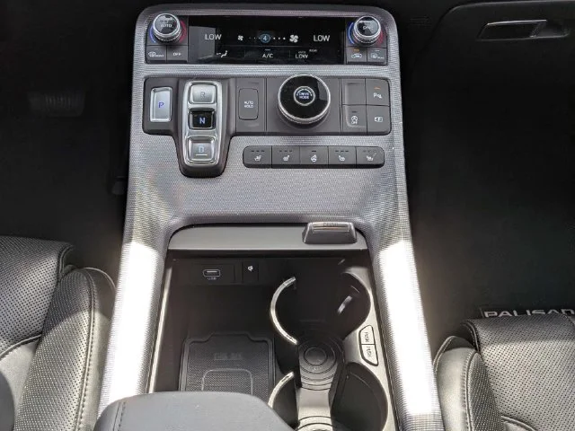 Used 2024 White Hyundai Calligraphy image 18