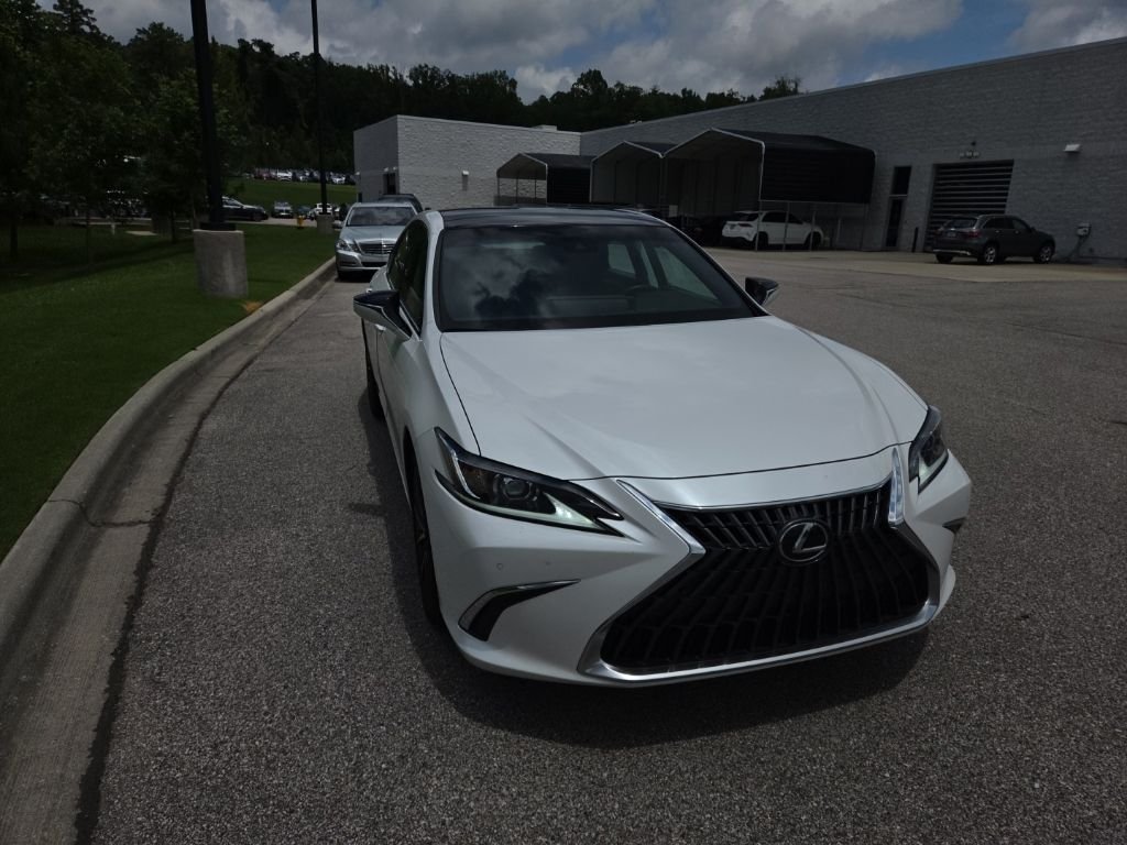 2022 Lexus ES 350 350's photo