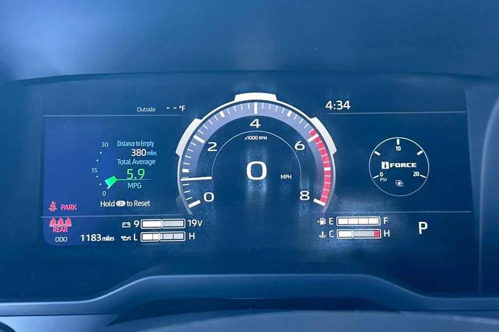 2025 Toyota Tundra Limited - Photo 28