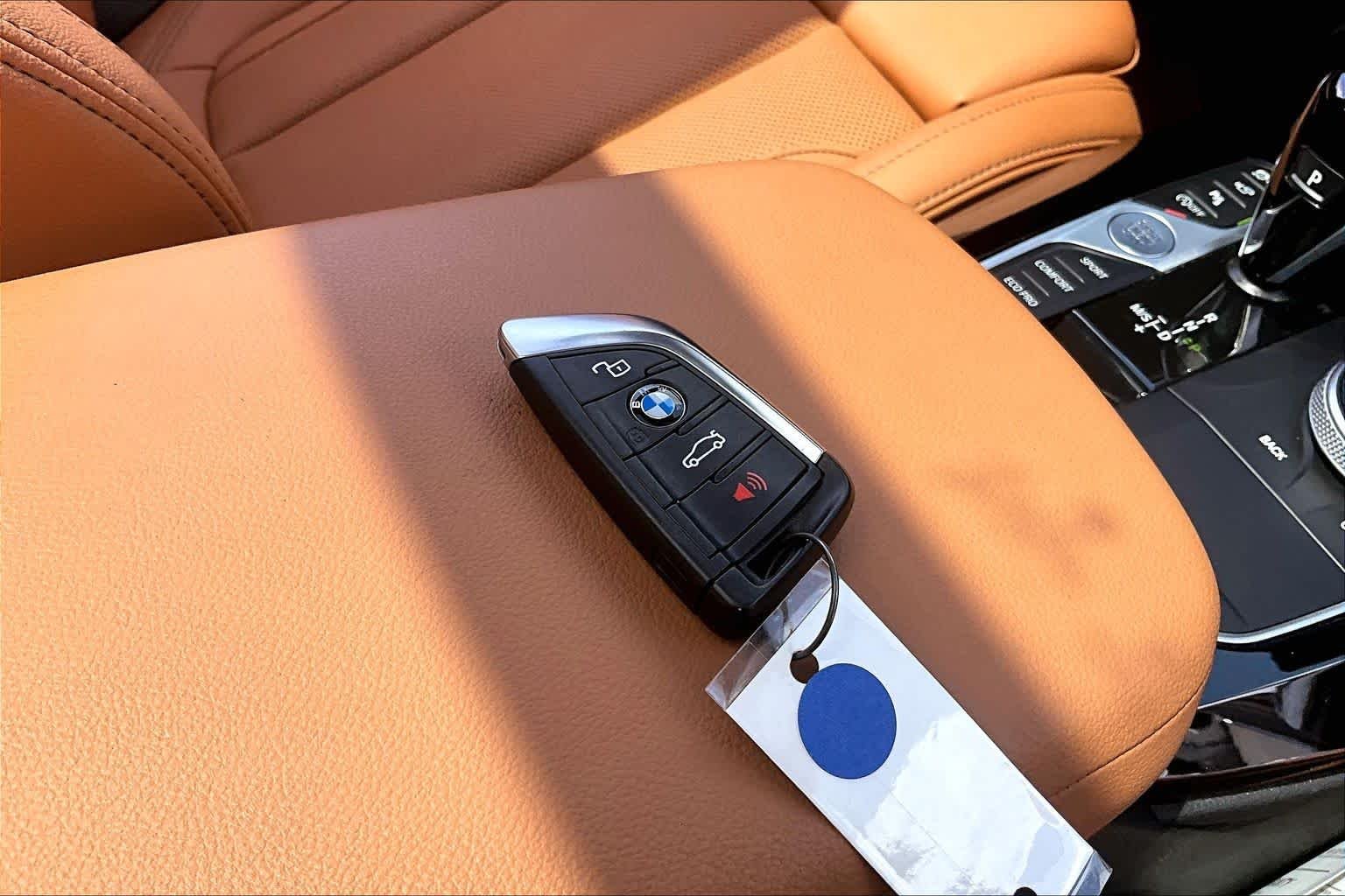 Used 2023 Aventurin Red Metallic BMW sDrive30i image 14