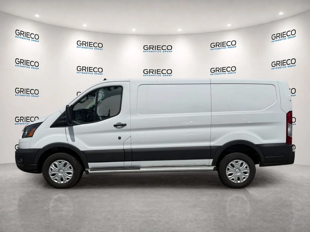 Used 2025 Oxford White Ford Base image 4