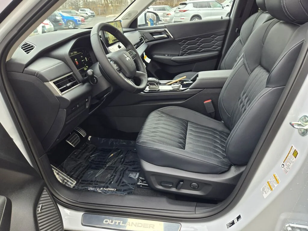 2026 Mitsubishi Outlander SEL - Photo 17