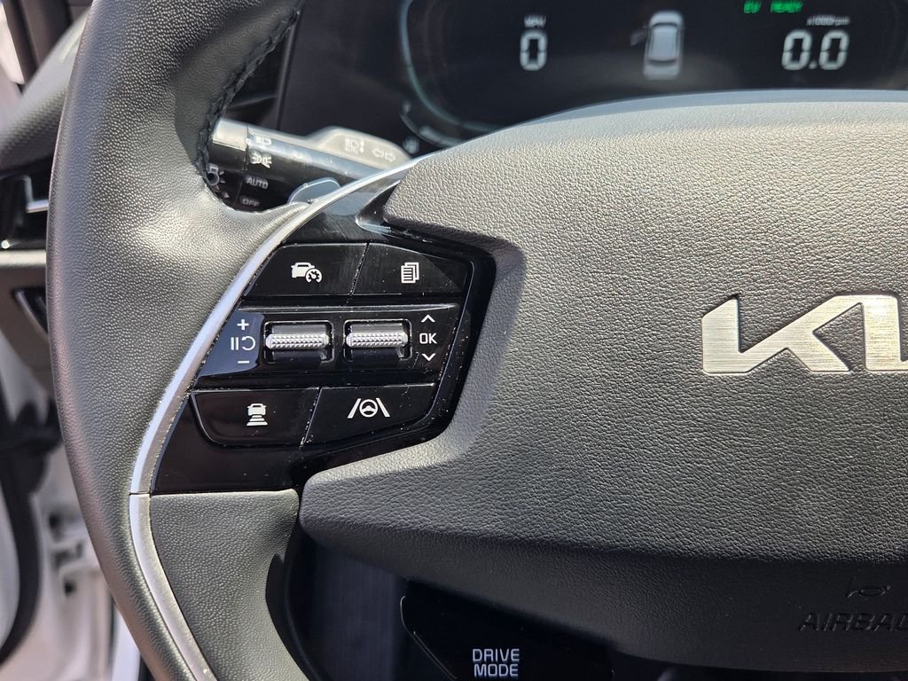 Used 2023 White Kia EX image 23