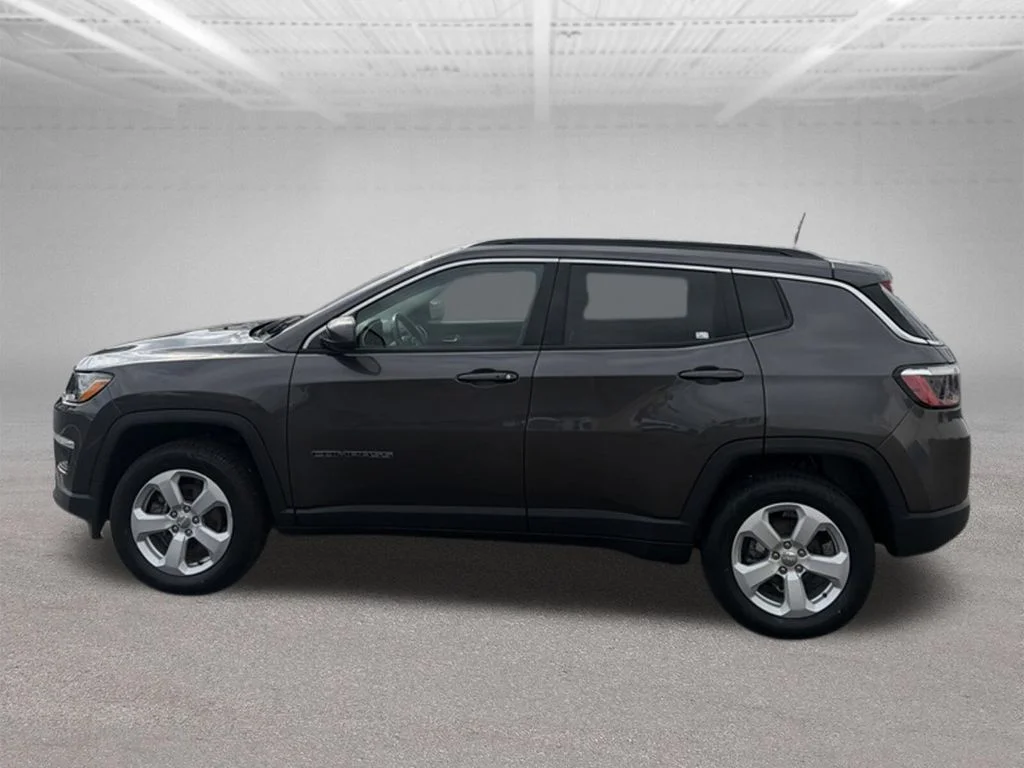 Certified Used 2021 Granite Crystal Clearcoat Metallic Jeep Latitude image 7