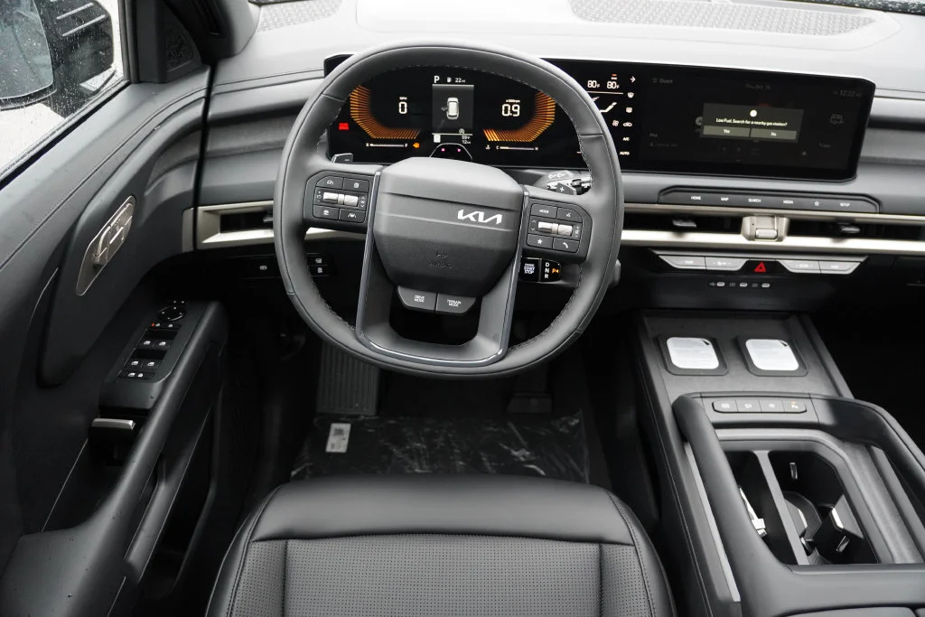 New 2027 Ebony Black Kia S image 15