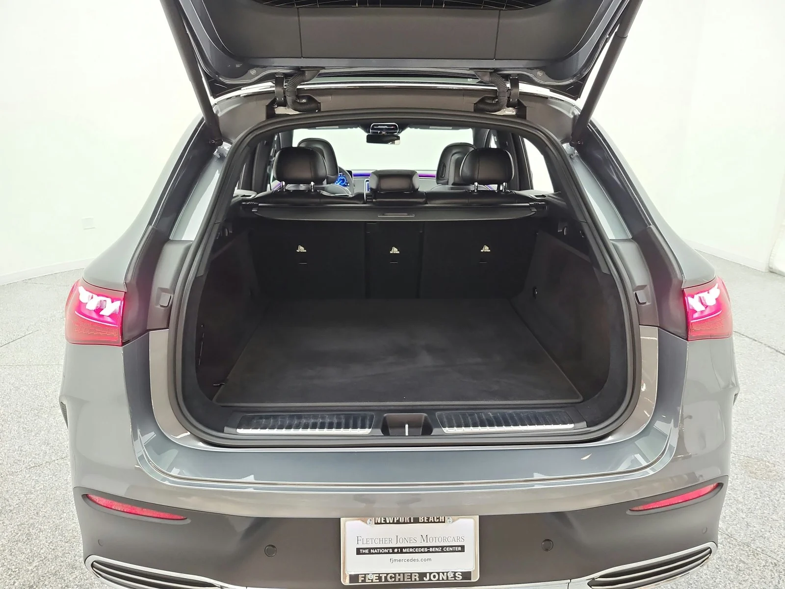 Used 2023 Selenite Grey Metallic Mercedes-Benz EQE 350 4MATIC® SUV image 17
