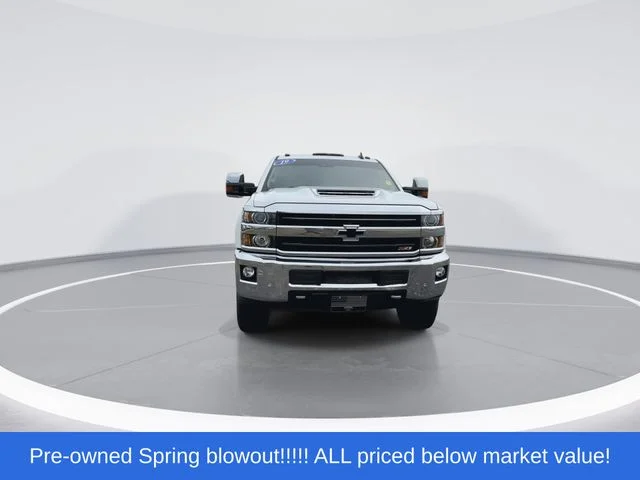 Used 2019 White Chevrolet LTZ image 3