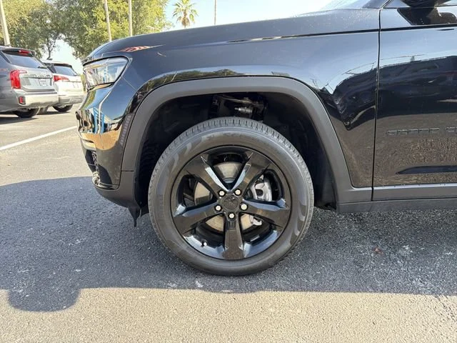 Used 2024 Black Jeep Limited 4x4 image 29