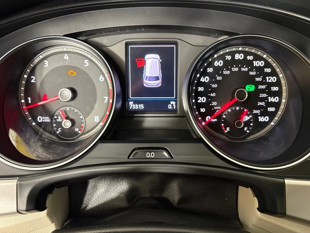 Used 2019 Black Volkswagen 3.6L V6 SE image 30