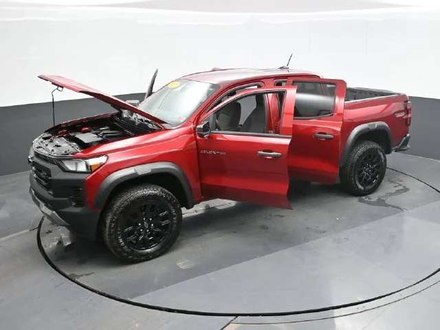 Used 2025 Red Chevrolet Trail Boss image 28