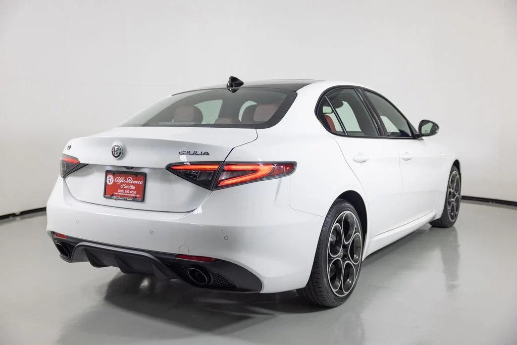 New 2026 Milano White Exterior Paint Alfa Romeo Veloce image 2