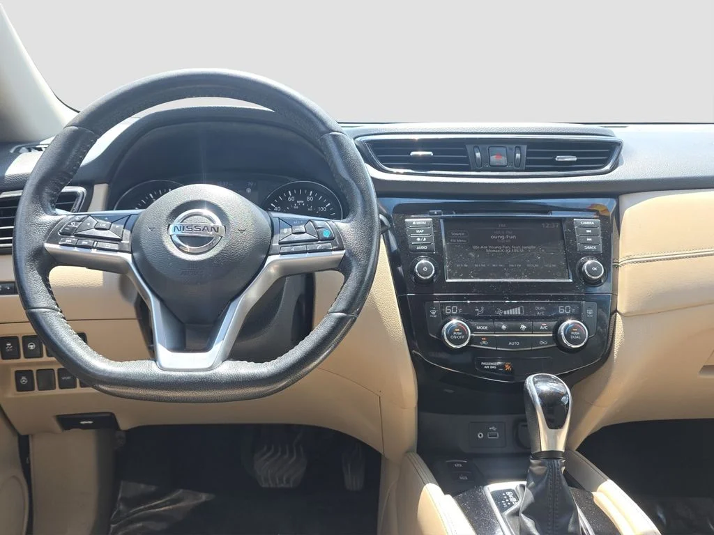 Used 2020 Green Nissan SL image 12