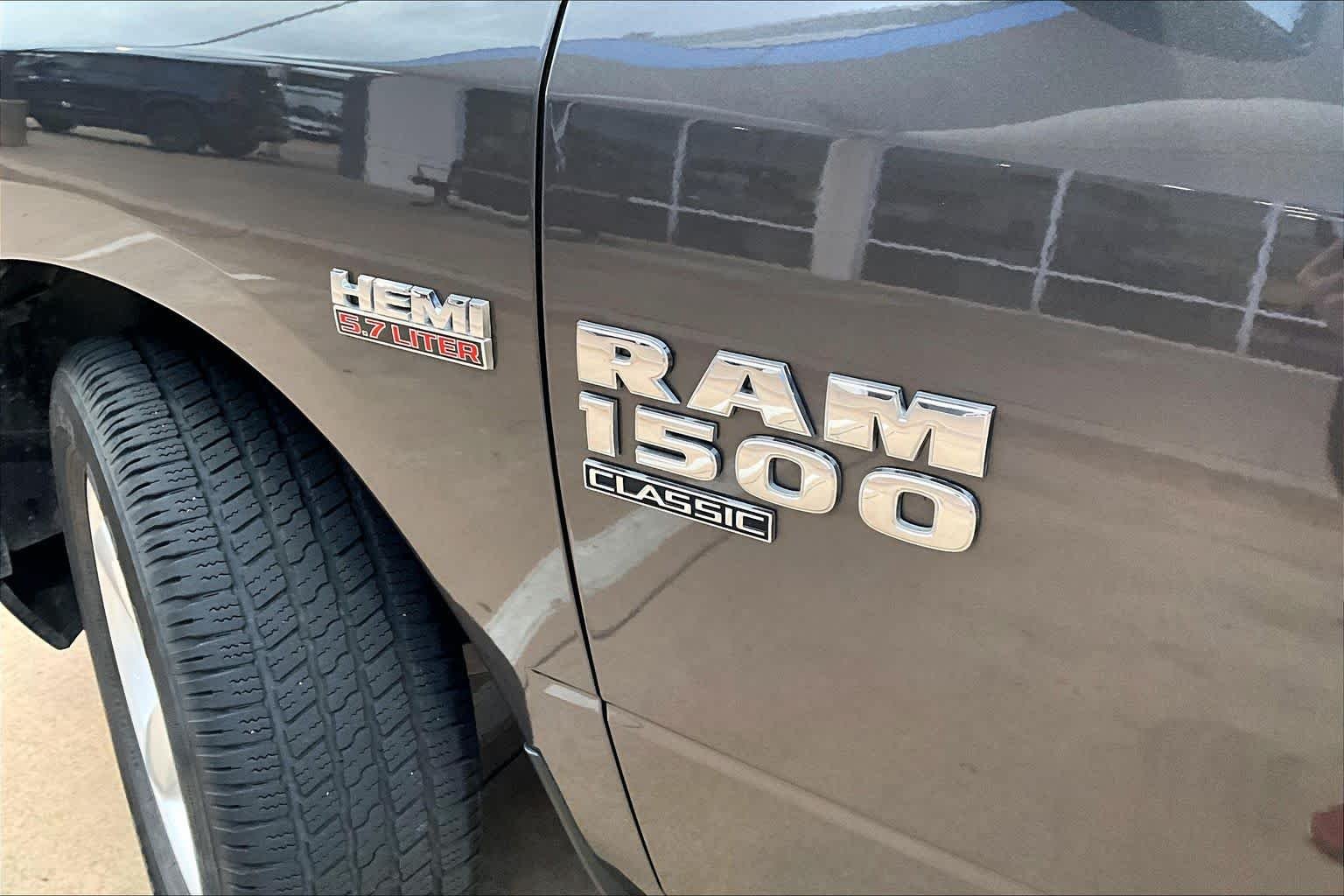 Used 2024 Granite Crystal Metallic Clearcoat Ram Tradesman image 31
