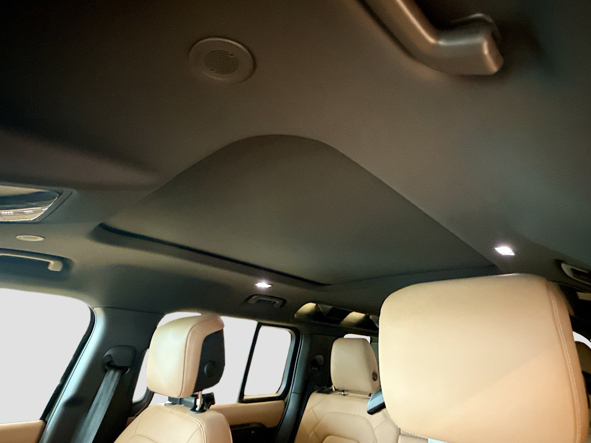 New 2026 Woolstone Green Land Rover X-Dynamic SE image 27