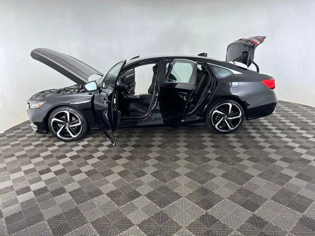 Used 2019  Honda Sport image 11