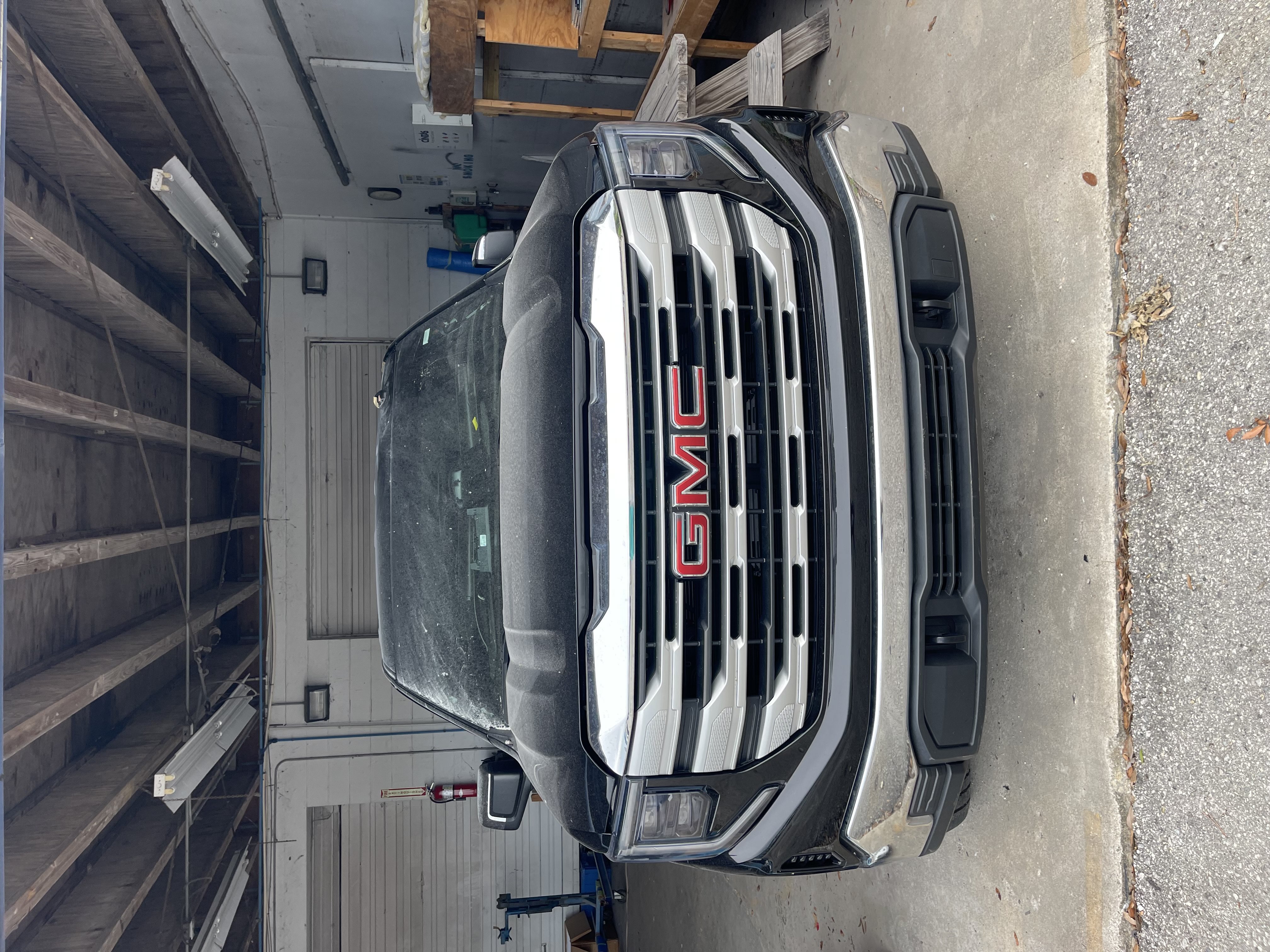 Used 2023 Onyx Black GMC SLE image 2