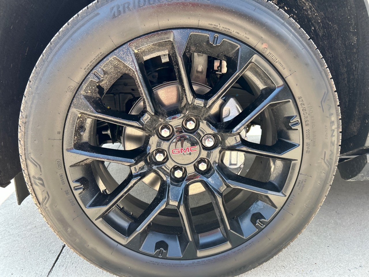 2026 GMC Yukon Denali - Photo 9