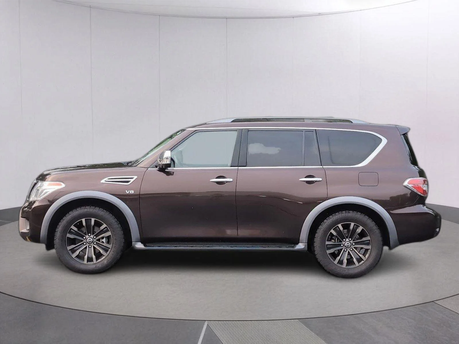 Used 2018 Mocha Almond Nissan Platinum image 2