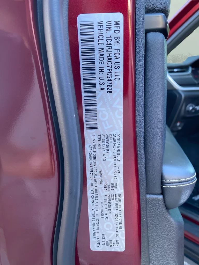 Used 2023 Red Jeep Altitude image 32