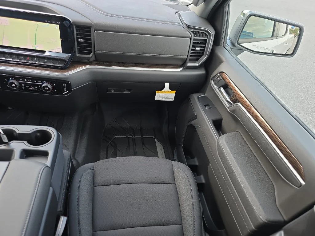 New 2026 Summit White Chevrolet LT image 17