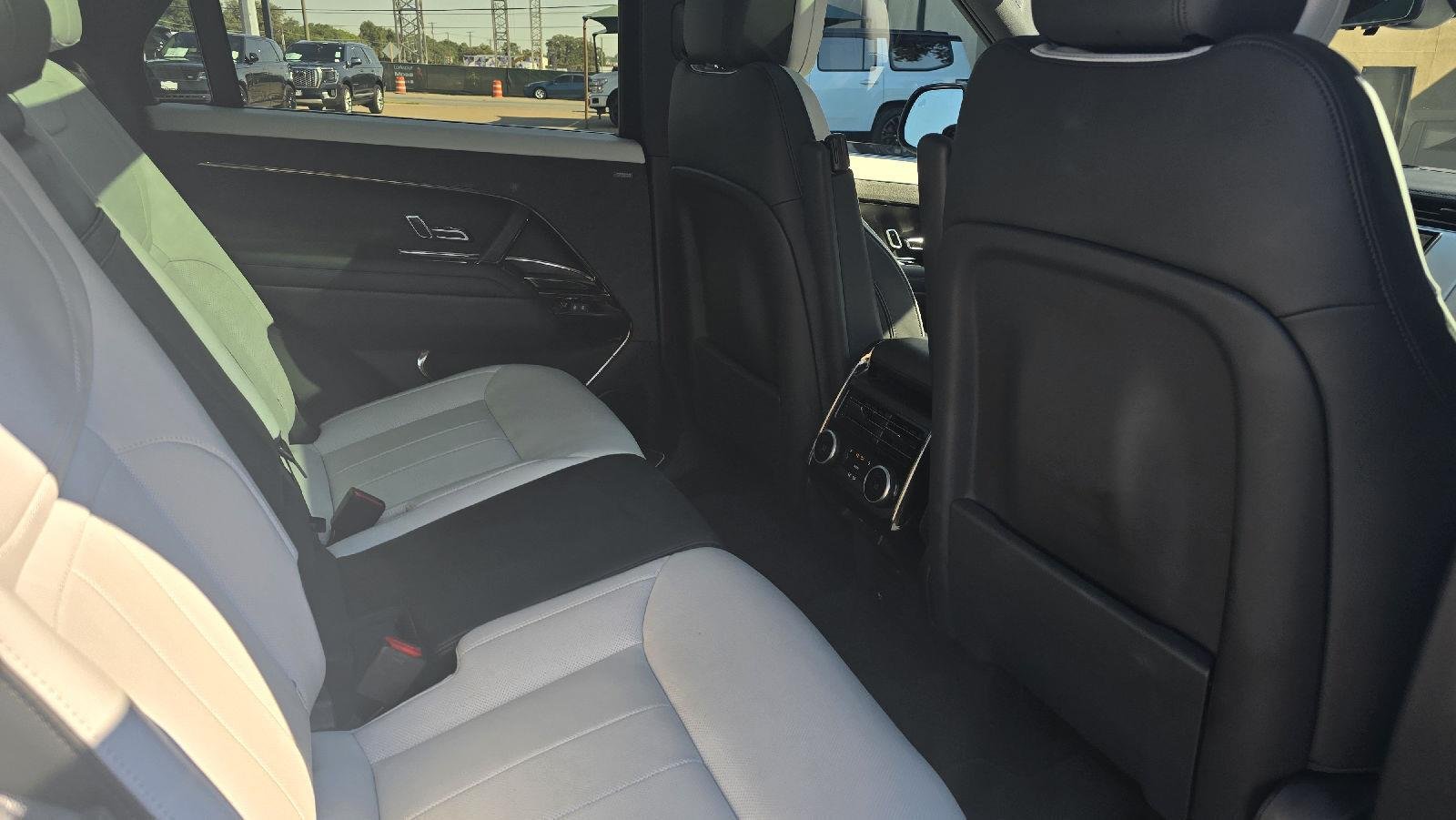 Used 2024 Ostuni Pearl White Land Rover P400 Dynamic SE image 9