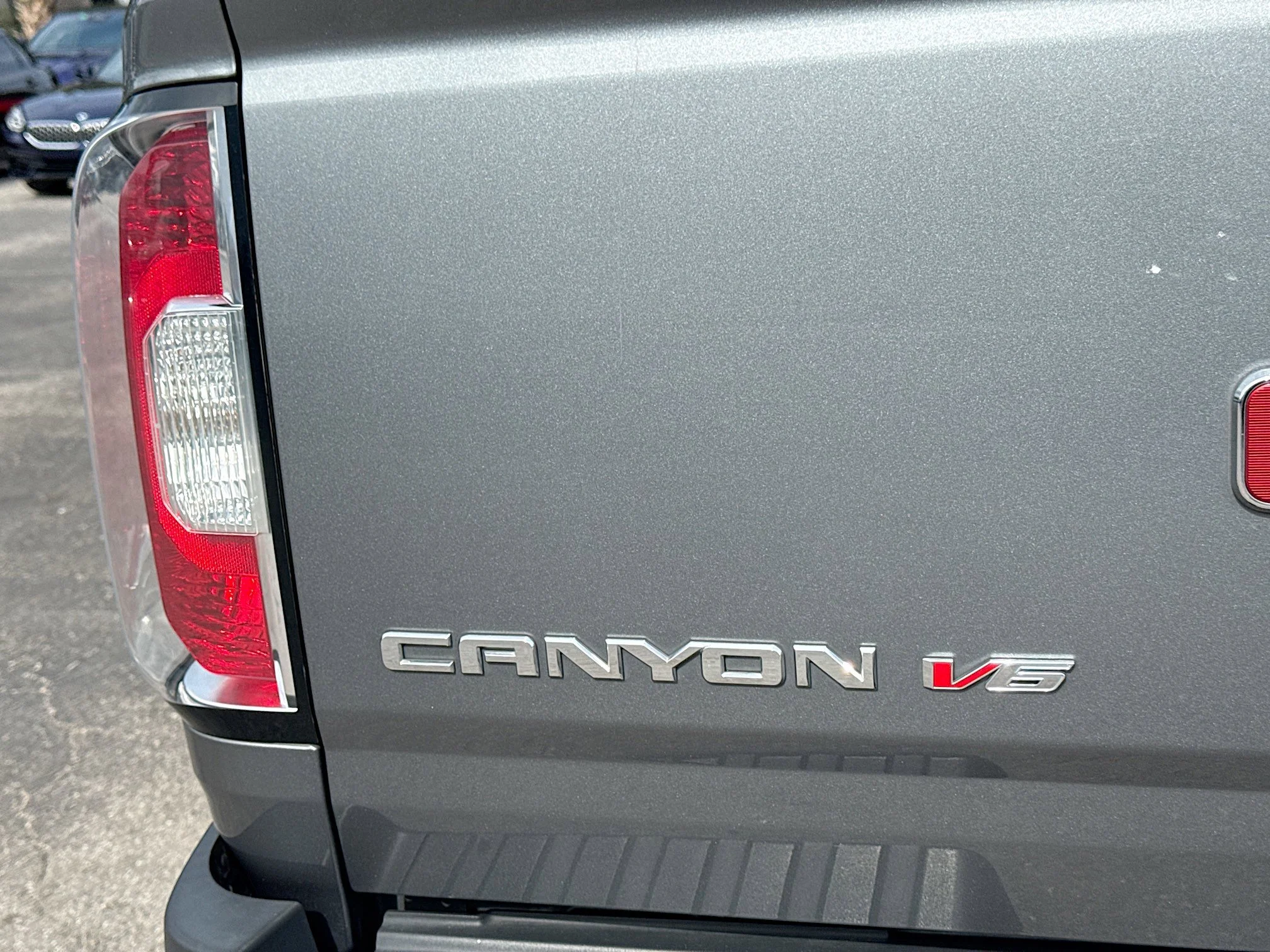 Used 2019 Satin Steel Metallic GMC 2WD SLT image 10